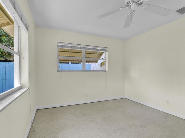28 SE 8th Ave, Deerfield Beach FL 33441