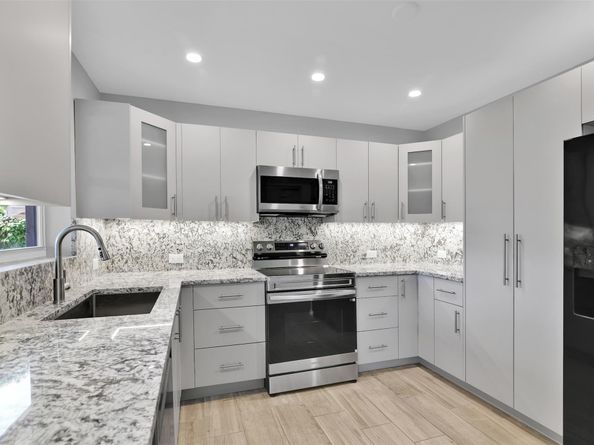 28 SE 8th Ave, Deerfield Beach FL 33441