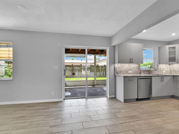 28 SE 8th Ave, Deerfield Beach FL 33441