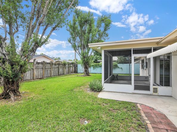28 SE 8th Ave, Deerfield Beach FL 33441