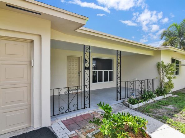 28 SE 8th Ave, Deerfield Beach FL 33441