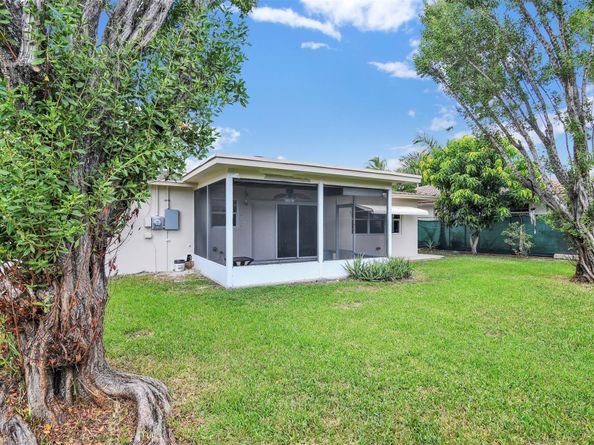 28 SE 8th Ave, Deerfield Beach FL 33441