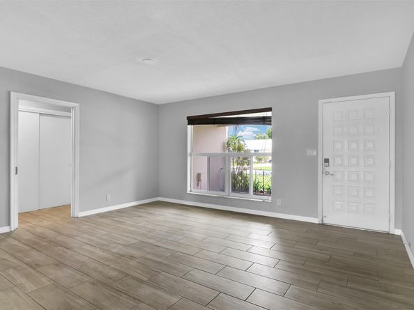 28 SE 8th Ave, Deerfield Beach FL 33441