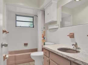 28 SE 8th Ave, Deerfield Beach FL 33441