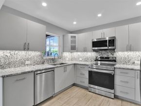 28 SE 8th Ave, Deerfield Beach FL 33441