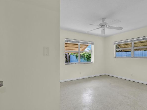 28 SE 8th Ave, Deerfield Beach FL 33441