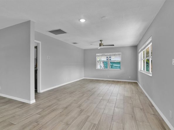 28 SE 8th Ave, Deerfield Beach FL 33441