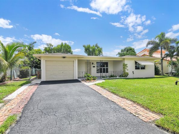 28 SE 8th Ave, Deerfield Beach FL 33441