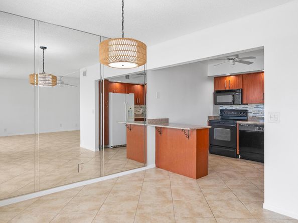 306 Wellington E, West Palm Beach FL 33417