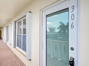 306 Wellington E, West Palm Beach FL 33417
