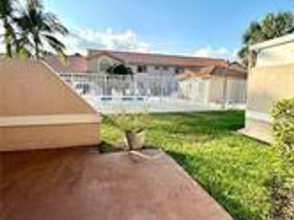 8588 Jade Dr, Tamarac FL 33321