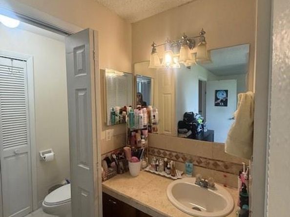 795 Crystal Lake Dr 795, Deerfield Beach FL 33064