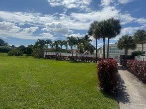 795 Crystal Lake Dr 795, Deerfield Beach FL 33064