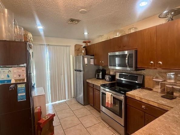 795 Crystal Lake Dr 795, Deerfield Beach FL 33064