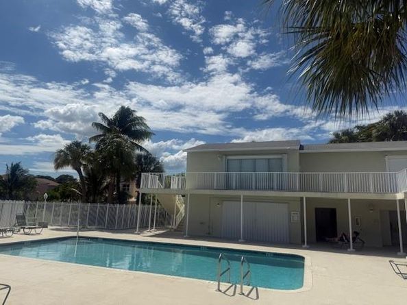 795 Crystal Lake Dr 795, Deerfield Beach FL 33064