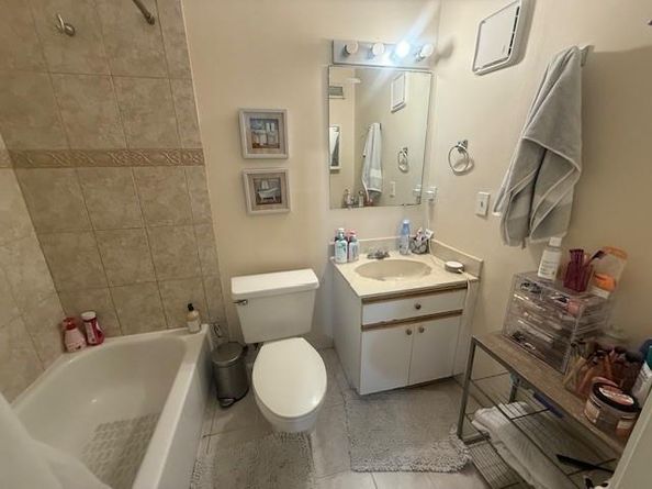 795 Crystal Lake Dr 795, Deerfield Beach FL 33064
