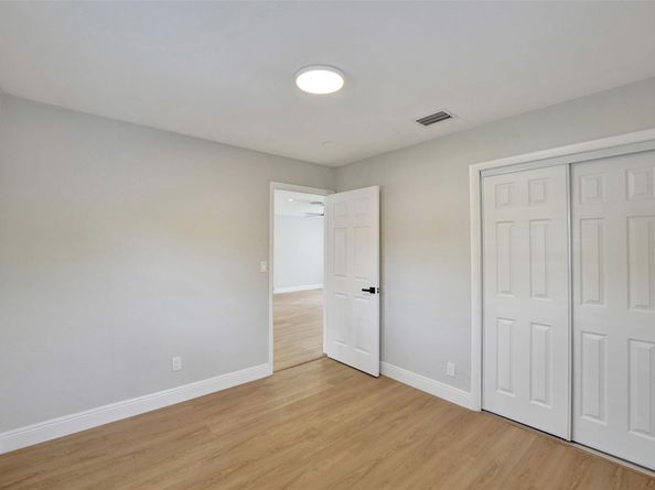 421 NW 39th Ave, Lauderhill FL 33311