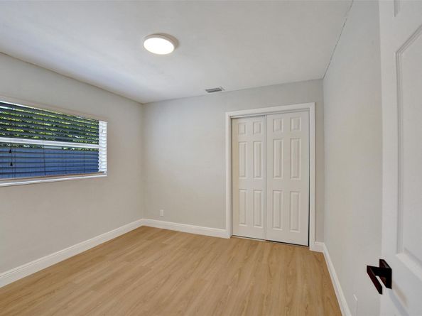 421 NW 39th Ave, Lauderhill FL 33311