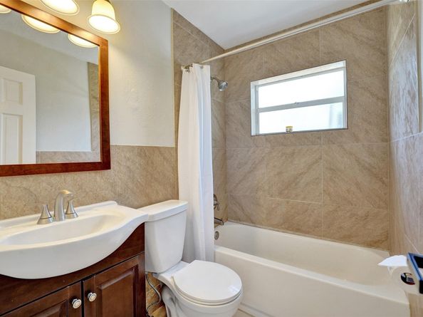 421 NW 39th Ave, Lauderhill FL 33311