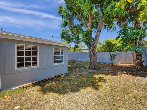 421 NW 39th Ave, Lauderhill FL 33311