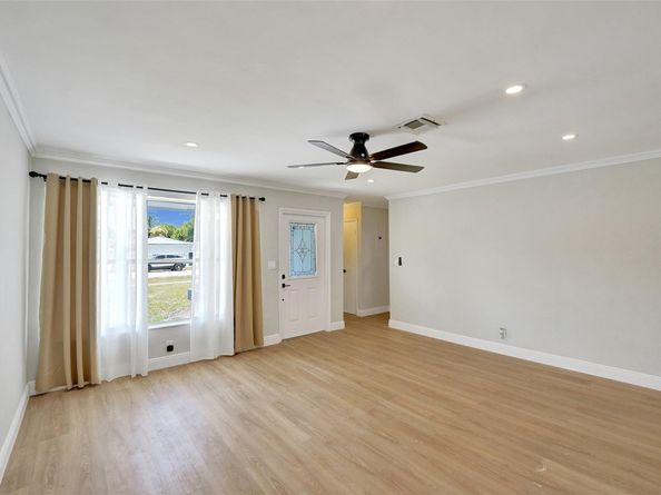 421 NW 39th Ave, Lauderhill FL 33311