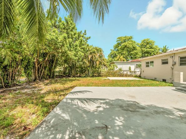 1985 NE 177th St, North Miami Beach FL 33162