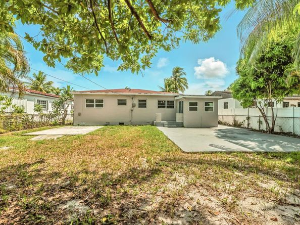 1985 NE 177th St, North Miami Beach FL 33162