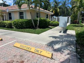 8402 NW 40th Ct, Sunrise FL 33351