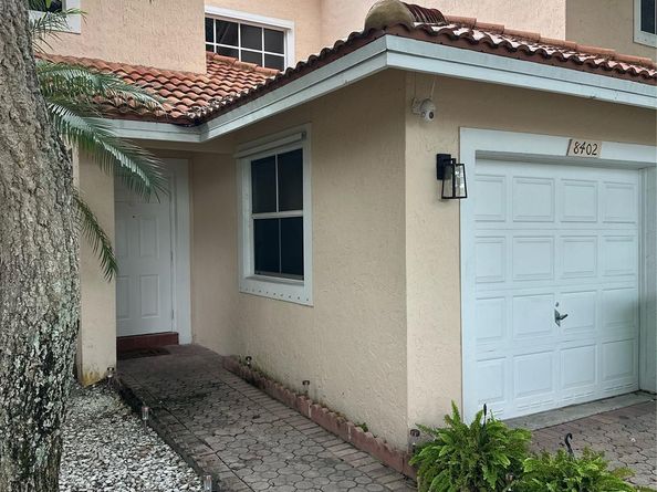 8402 NW 40th Ct, Sunrise FL 33351