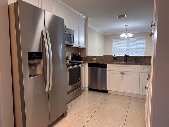 8402 NW 40th Ct, Sunrise FL 33351