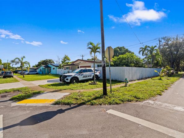 3301 N 66th Ave, Hollywood FL 33024