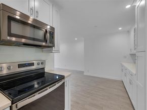 170 Cypress Club Dr 716, Pompano Beach FL 33060