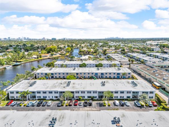 170 Cypress Club Dr 716, Pompano Beach FL 33060