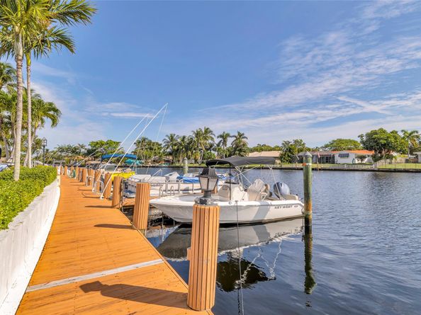 170 Cypress Club Dr 716, Pompano Beach FL 33060