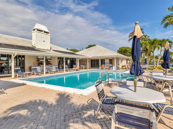 170 Cypress Club Dr 716, Pompano Beach FL 33060