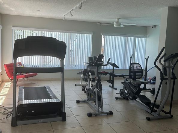 550 Bayshore Dr 102, Fort Lauderdale FL 33304