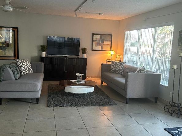 550 Bayshore Dr 102, Fort Lauderdale FL 33304