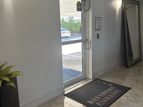 550 Bayshore Dr 102, Fort Lauderdale FL 33304