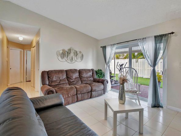 1266 NW 126th Terrace, Sunrise FL 33323