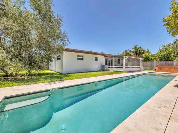 3213 Dover Rd, Pompano Beach FL 33062