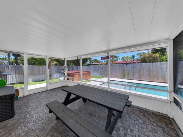 3213 Dover Rd, Pompano Beach FL 33062