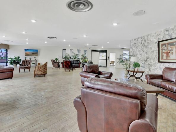 9861 Sunrise Lakes Blvd 303, Sunrise FL 33322