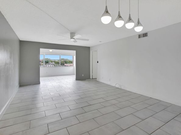 9861 Sunrise Lakes Blvd 303, Sunrise FL 33322