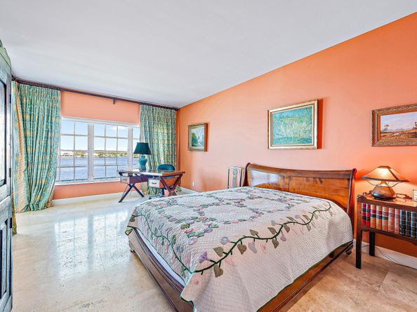 2160 Ibis Isle Road 9, Palm Beach FL 33480