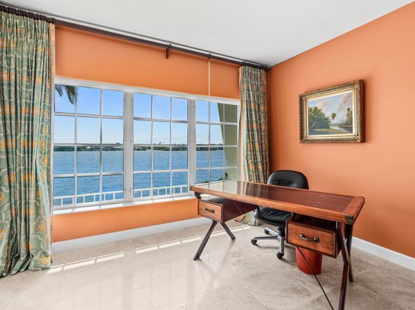 2160 Ibis Isle Road 9, Palm Beach FL 33480