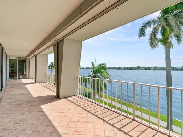 2160 Ibis Isle Road 9, Palm Beach FL 33480