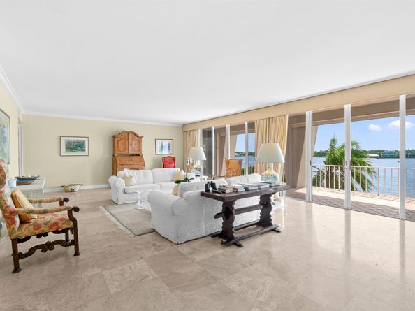 2160 Ibis Isle Road 9, Palm Beach FL 33480