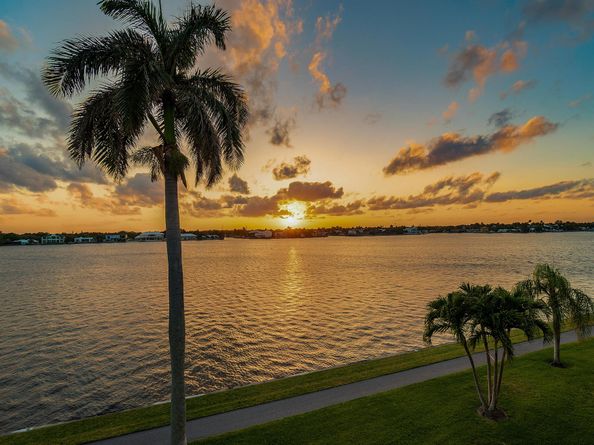 2160 Ibis Isle Road 9, Palm Beach FL 33480