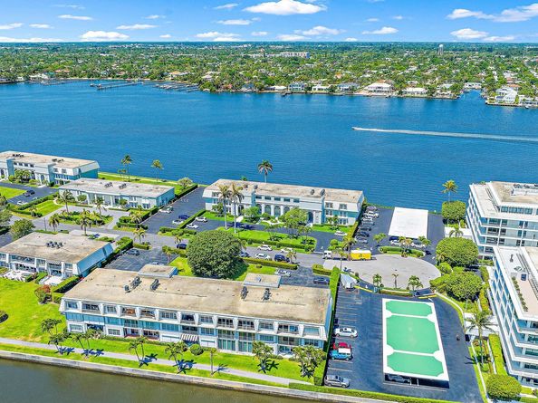 2160 Ibis Isle Road 9, Palm Beach FL 33480
