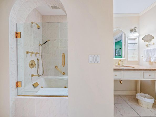 2160 Ibis Isle Road 9, Palm Beach FL 33480